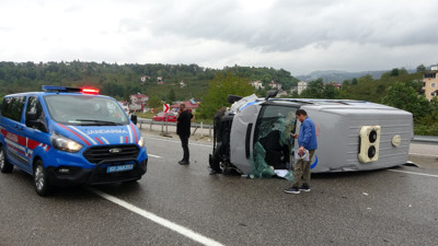 Ordu’da Hasta Nakil Aracı Devrildi: Sürücü Yaralı