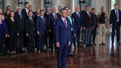 Özgür Özel'den Anıtkabir'e Ziyaret