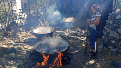 Asırlık Gizli Lezzet! 6 Saatte 1 Litre Külle Kazanda Kaynıyor! Kilosu 500 Lira, Yok Satıyor