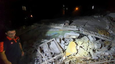 Batman'da Çöken Bina Mahalleliyi Sokağa Döktü!