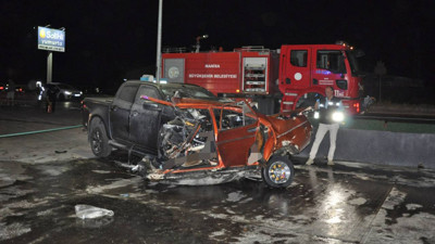 Manisa'da Feci Kaza! Otomobil İkiye Bölündü: 5 Ölü, 6 Yaralı
