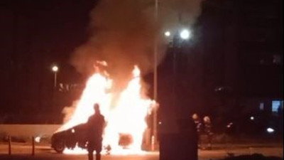 Denizli'de Alevlere Teslim Olan Otomobil Küle Döndü