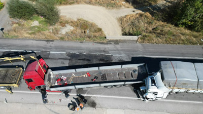Afyonkarahisar'da Zincirleme Tır Kazası: 2 Yaralı