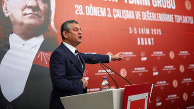 Özgür Özel O Fotoğrafı İşaret Etti: 'CHP'yi Yalnızlaştıramazsınız'