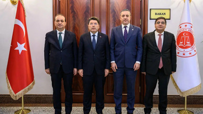 Adalet Bakanlığı'nda Sürpriz Buluşma! Bakan Tunç Paylaştı
