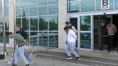 Uşak'ta Uyuşturucu Operasyonu: Midelerinde Metamfetamin Ele Geçirildi