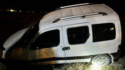 Takla Atan Kamyonetteki 2 Kişi Yaralandı