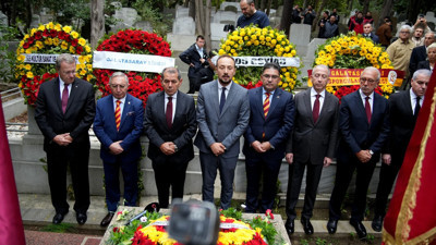 Galatasaray 120 Yaşında! Yönetim Ali Sami Yen'in Kabrinde