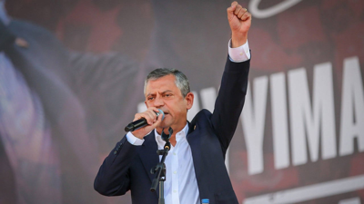 Özgür Özel'den Brüksel'de Mitinginde Net Mesaj: 'Vallahi de Billahi de Bir Adım Geri Durmayacağım'