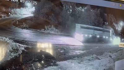 Niksar'da Dehşet Anları: Kamyonla Otomobil Kafa Kafaya Çarpıştı