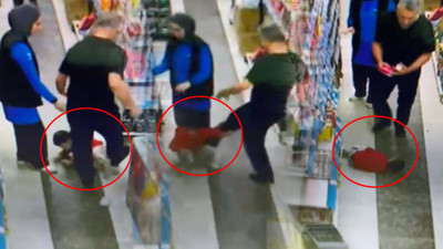 Markette Çocuğunu Tekmeledi, Gözaltına Alındı! O Anlar Kamerada