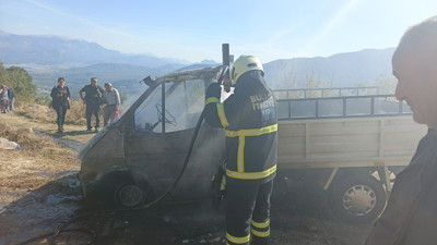 Yanan Kamyonet Hurdaya Döndü