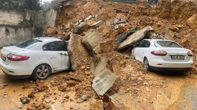 İstinat Duvarı Araçların Üzerine Çöktü! Maltepe’de Korku Dolu Anlar