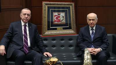 Bahçeli'den Cumhurbaşkanı Erdoğan'a '102. Yıl' Hediyesi