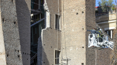 Roma'da Tarihi Kalede Göçük: Enkazdan Kurtarılan İşçi Kalbine Yenik Düştü