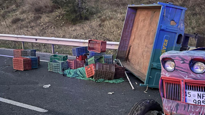 Tarım İşçilerini Taşıyan Traktöre Kamyon Çarptı! 2 Ölü