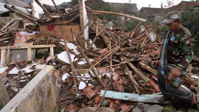 Endonezya 6.6'lık Depremle Sallandı