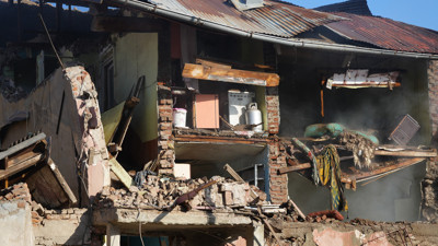 Erzurum'da Doğal Gaz Patlaması! İki Ev Çöktü