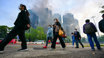 En Kötü Yangın Felaketi... Hong Kong'da Can Kaybı Artıyor, Yüzlerce İnsan Kurtarılmayı Bekliyor