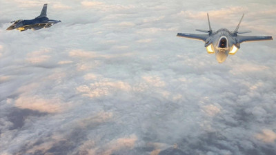 ABD'ye Ait F-16 Savaş Uçağı Düştü