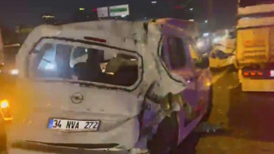 Bağcılar'da Zincirleme Kaza! 3 Şerit Trafiğe Kapatıldı