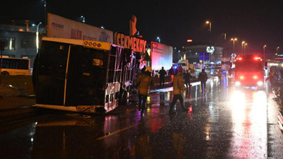 Çekmeköy'de İETT Otobüsü Devrildi