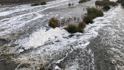 Dicle Nehri İçin Tehlike Çanları Çalıyor: Köpük Akmaya Başladı