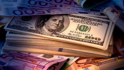 Fed Belirsizliği Piyasaları Sarstı! Dolar, Euro ve Sterlin Rekor Peşinde