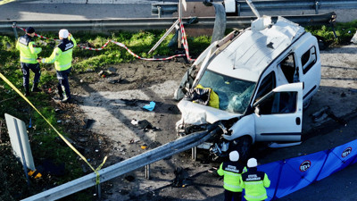 Düzce'de Korkunç Kaza! Bariyere Ok Gibi Saplandı, 2 Kişi Öldü