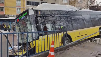 Esenler'de İETT Otobüsü Otoparka Daldı