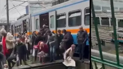 Esenler'de Büyük Panik! Metro Raydan Çıktı