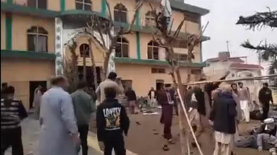 Pakistan'da Cuma Namazı Sırasında Camide Patlama