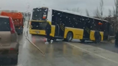 İstanbul Büyükçekmece'de İETT Kazası: Yaralılar Var