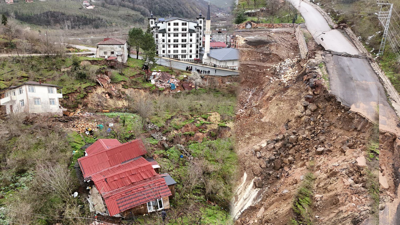 Ordu'da Heyelan Alarmı: Evler Yıkıldı, Yol Ulaşıma Kapandı