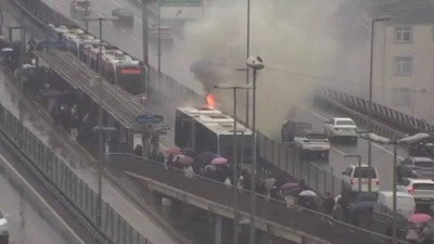 Şişli'de Metrobüste Yangın