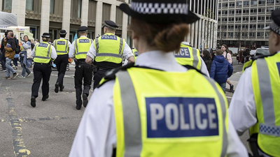 İngiltere’de Araç Kalabalığa Daldı... 7 Yaralı