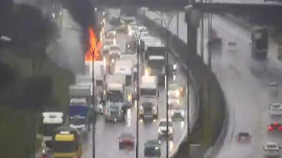 TEM Otoyolunda Yangın! Bir Anda Alevler İçinde Kaldı