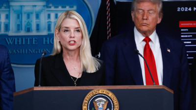 Trump, Adalet Bakanı Pam Bondi'yi Görevden Aldı