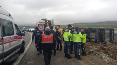 Aksaray'da Tur Otobüsü Devrildi! En Az 20 Yaralı