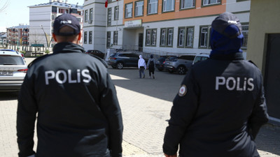 İzmir'de Öğretmene Okul Önünde 'Seni Delik Deşik Ederiz' Tehdidi