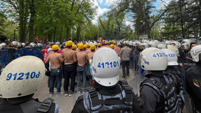 Enerji Bakanlığı'na Yürümek İsteyen Madencilere Biber Gazlı Müdahale: Başaran Aksu Gözaltına Alındı