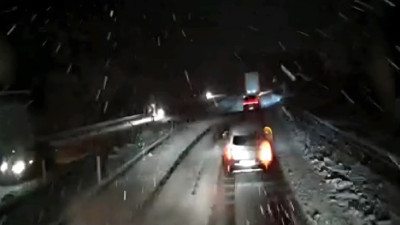 Afyonkarahisar'da Yoğun Kar Yağışı Nedeniyle Bazı Araçların Trafiğe Çıkması Yasaklandı