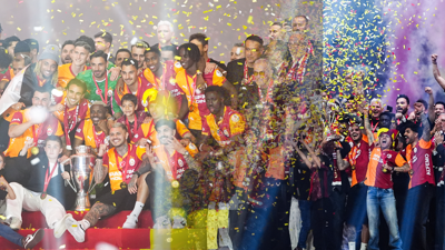 26. Şampiyonluğa Görkemli Kutlama: Galatasaray, Kupasına Kavuştu
