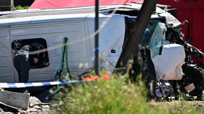 Belçika'da Okul Servisi Trenle ile Çarpıştı, Ölü ve Yaralılar Var