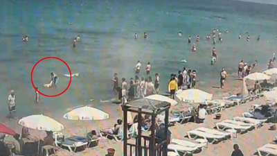 Kuşadası’nda Korku Dolu Anlar! Çinli Turist Böyle Kurtarıldı