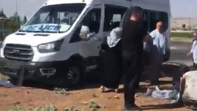 Batman'da Yolcu Minibüsü ile Para Yüklü Araç Kazaya Karıştı: 15 Yaralı
