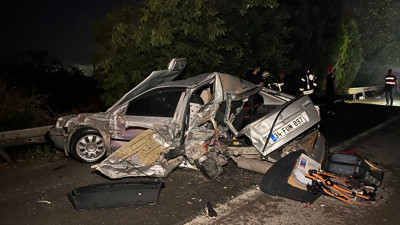 Emniyet Şeridindeki Araca TIR Çarptı, Bir Çocuk Öldü
