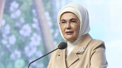 İznik Çinileri ve Türk Lezzetleriyle Karşılama: Emine Erdoğan’dan NATO Lider Eşlerine Özel Davet