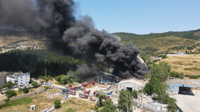 Kocaeli'de Fabrika Yangını: Kara Dumanlar Gökyüzünü Kapladı