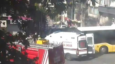 Belediye Otobüsü ile Ambulans Çarpıştı, Yaralılar Var